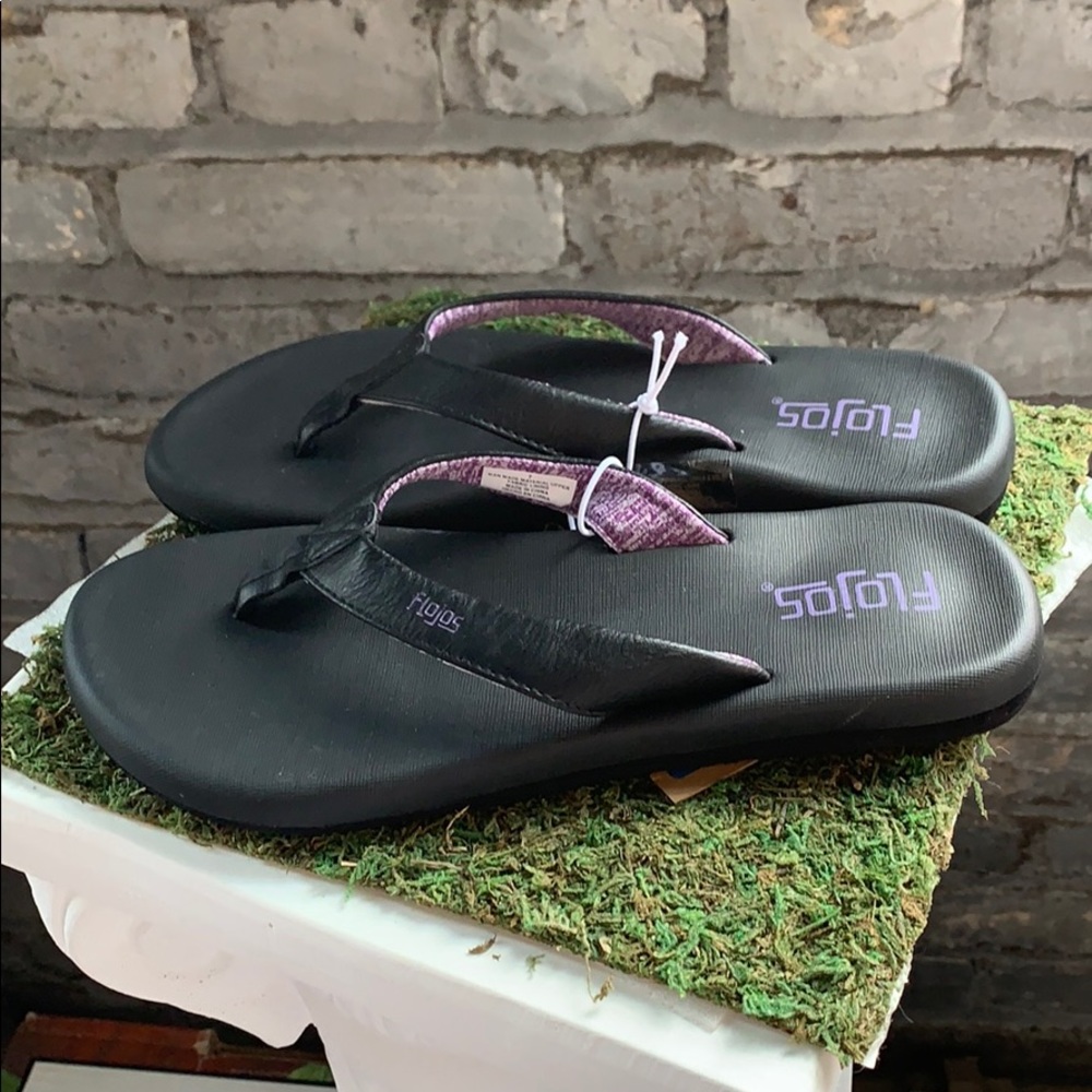 NWT Womens Flojos Comfort Foam Sandals Purple
